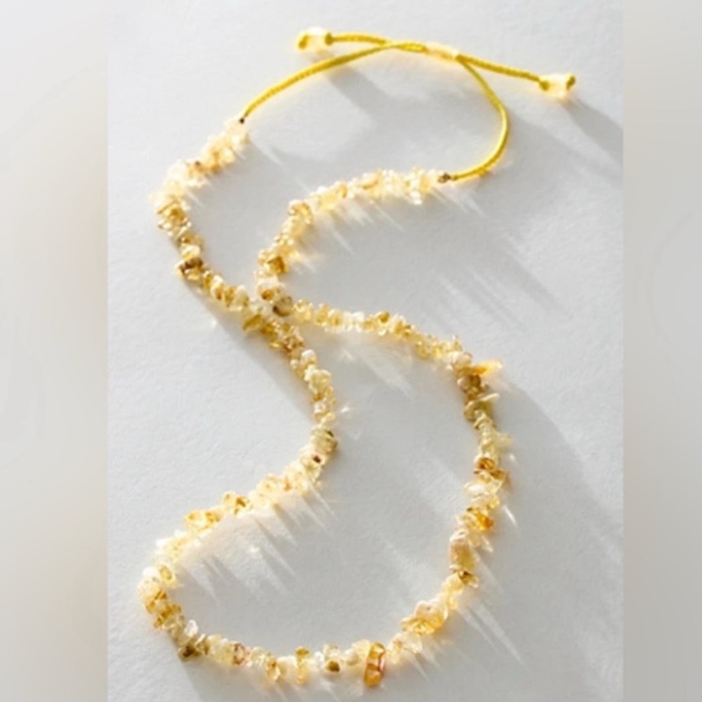 Elegant Gold and Cream Necklace